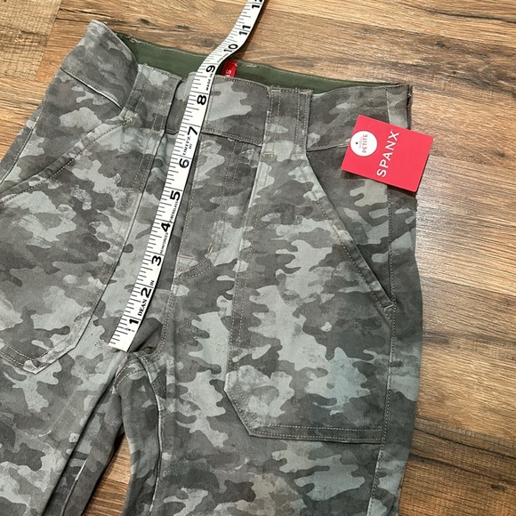 SPANX TWILL CARGO PANTS WOMEN SIZE XS PETITE CAMO NEW - Picture 7 of 10